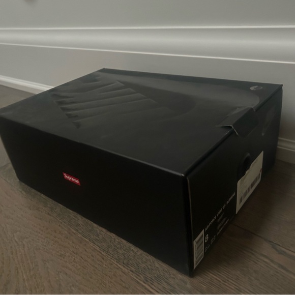 Supreme X NBA Air Forces - Picture 7 of 9